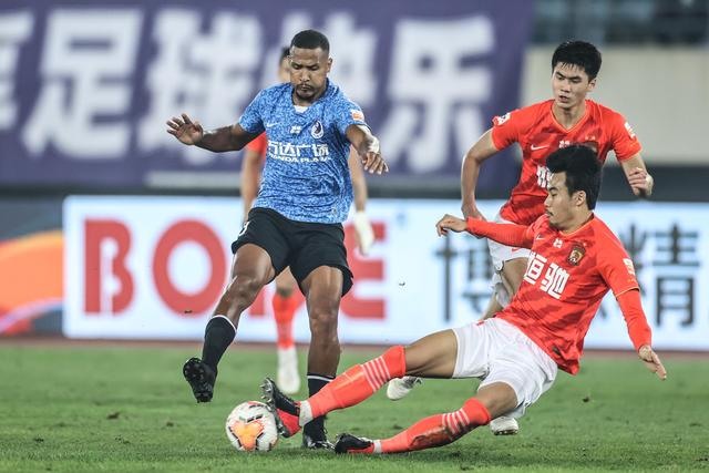 威斯布鲁克正式退役 18年篮球生涯的独特韵味